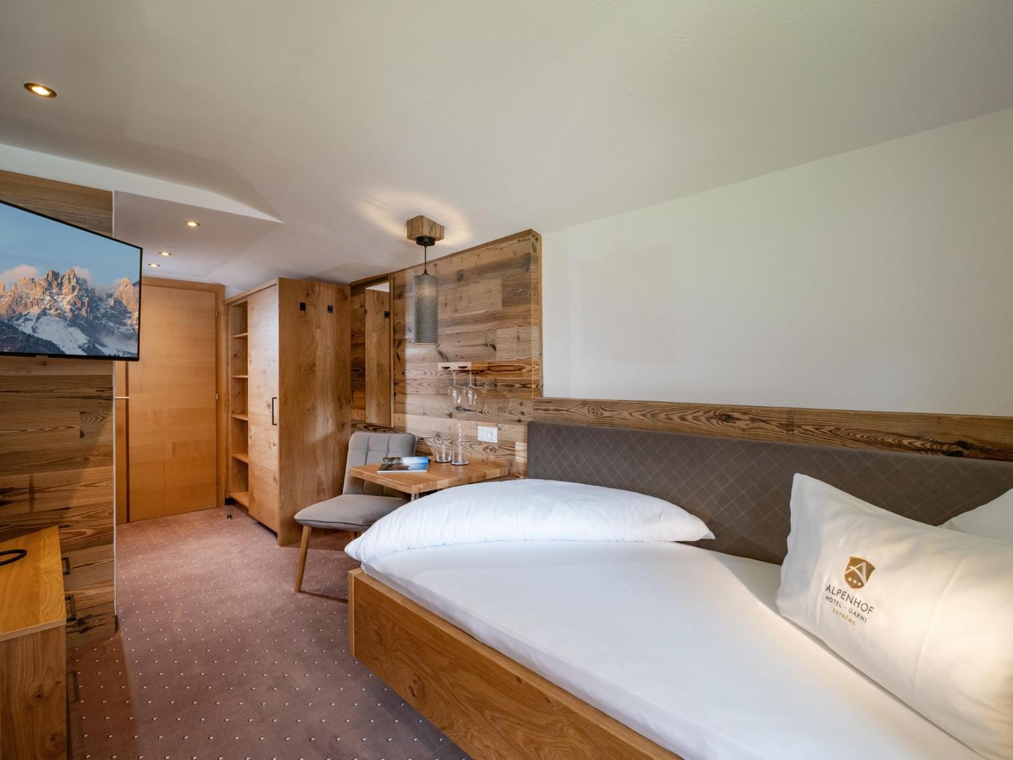 Deluxe Single Room Balcony,1381744469:JPEG